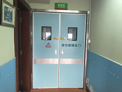 Automatic medical door